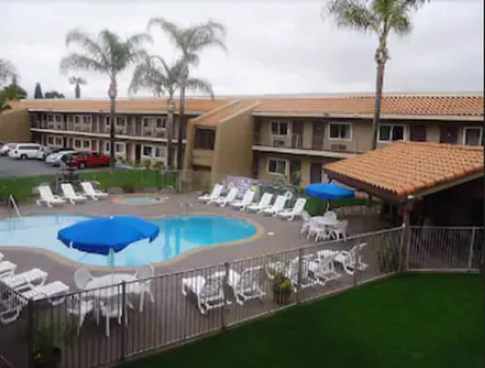 Travelodge By Wyndham Hemet Ca Ngoại thất bức ảnh