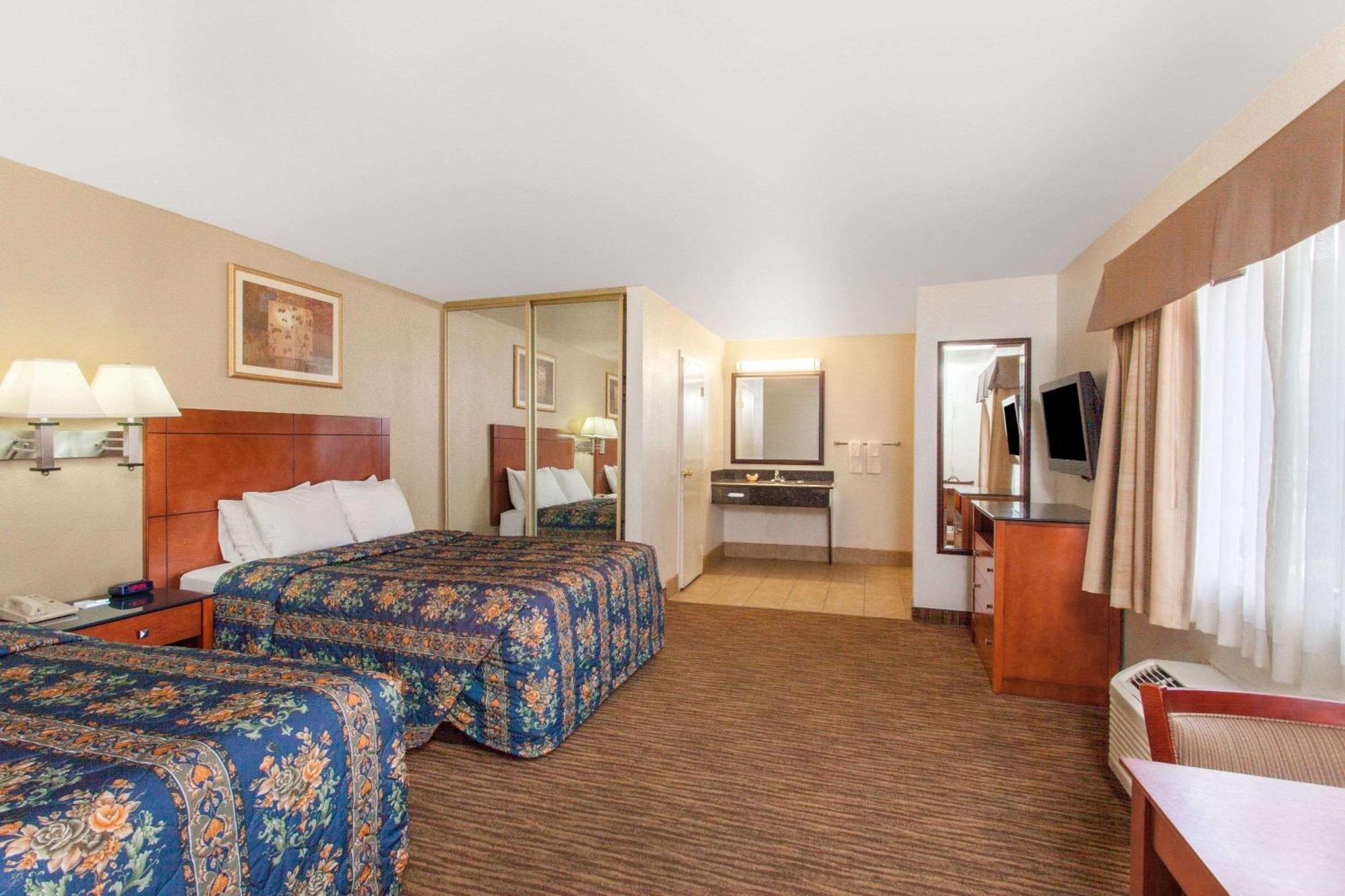 Travelodge By Wyndham Hemet Ca Ngoại thất bức ảnh